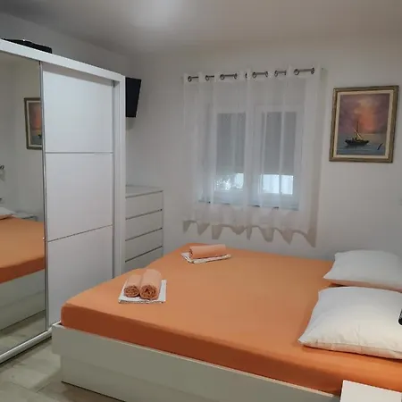 Apartment Valentino Gradac (Split-Dalmatia)